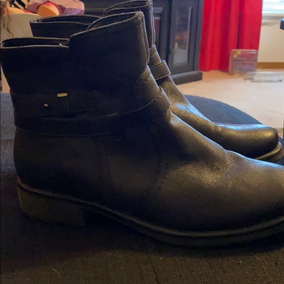 Ankle high boots - Picture 1 of 4